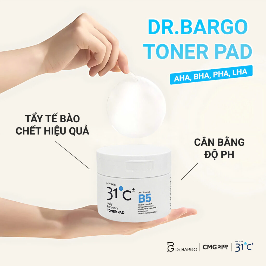 Sau khi làm sạch da, đặt miếng toner pad lên các vùng da cần chăm sóc